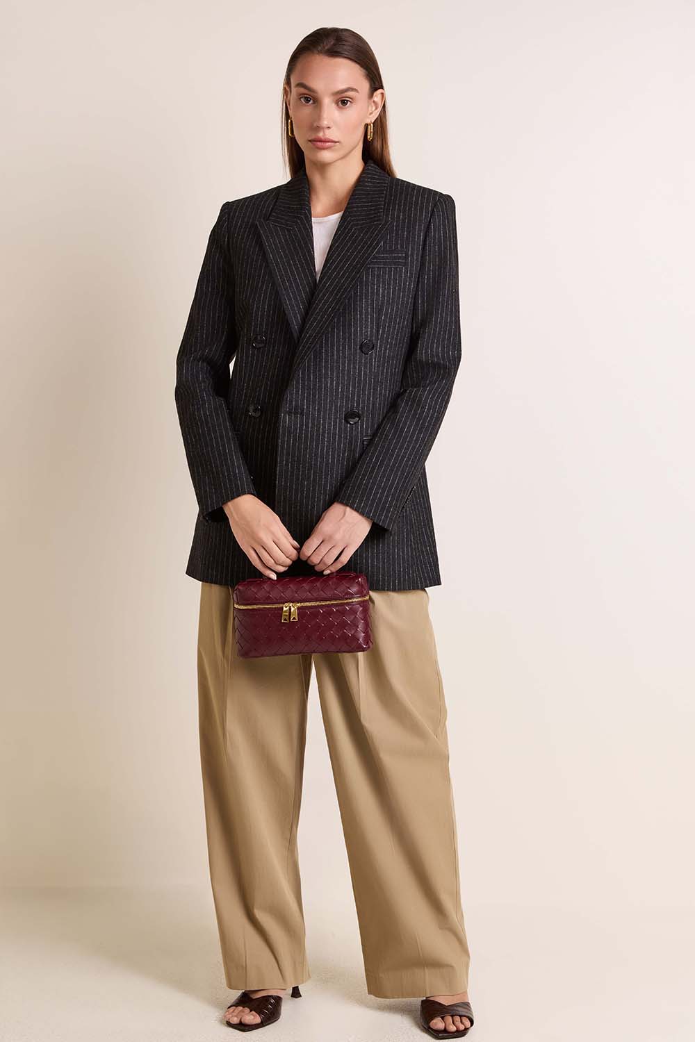 תמונת דוגמן קידמית של נעלי עקב