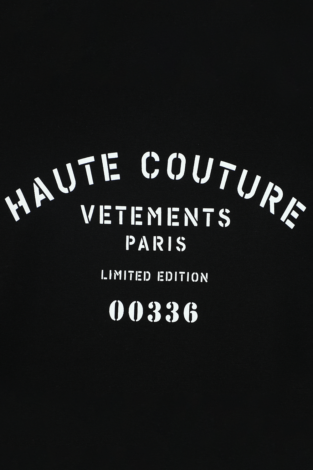 תמונה אחורית של טישיטר הוט קוטור פריז שחורה