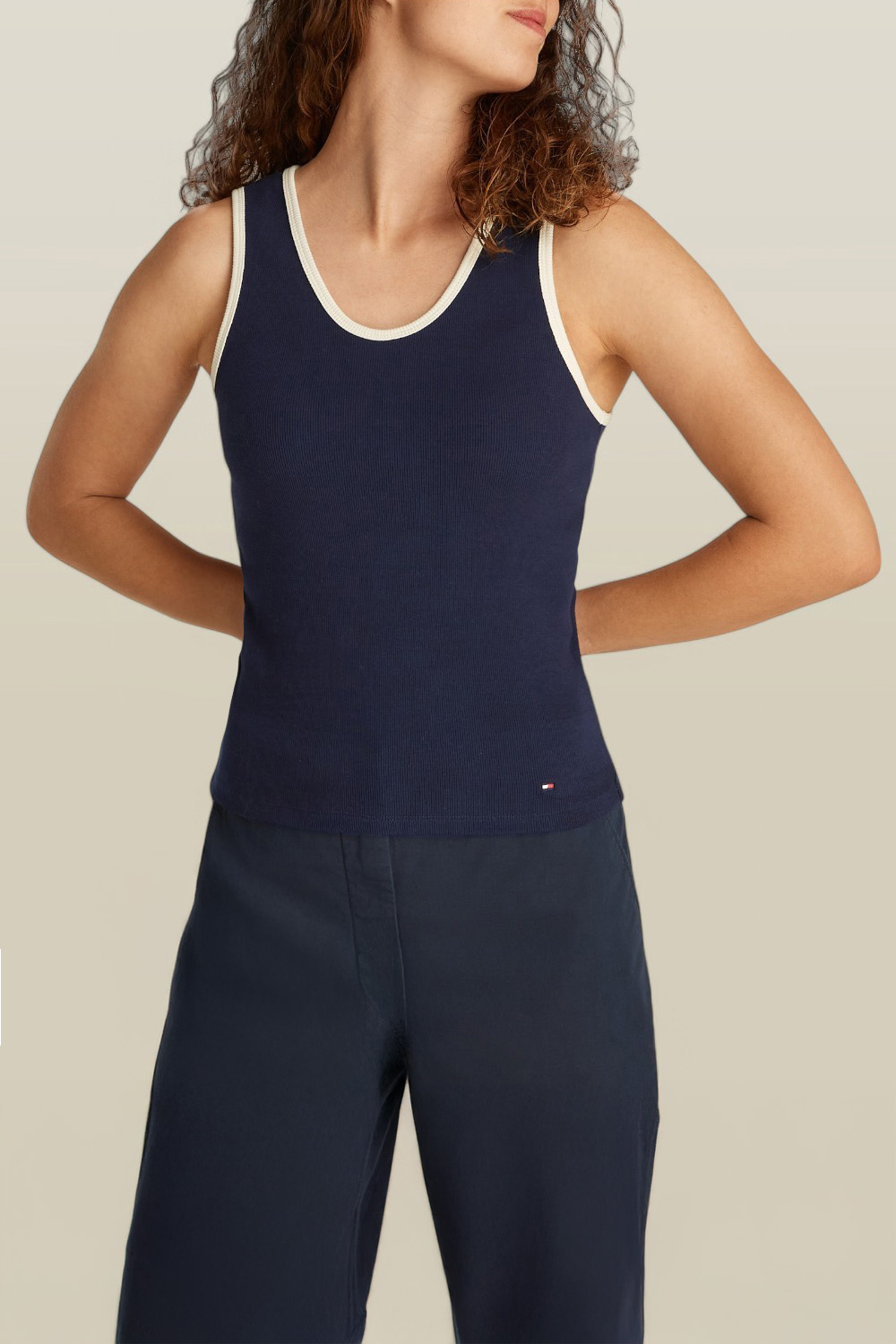 תמונת דוגמן קידמית של גופייה