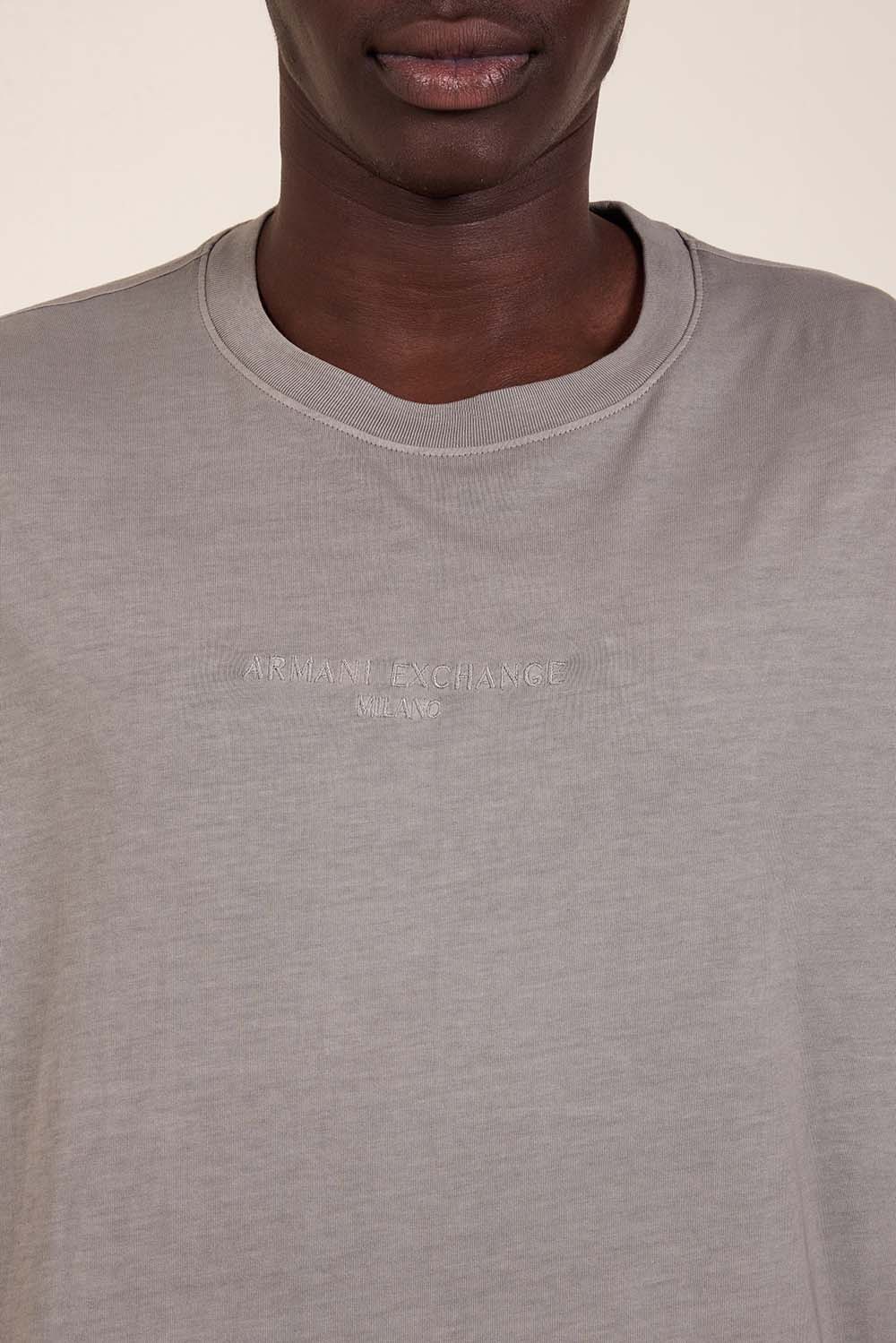 תמונת תקריב דוגמן של חולצת טי