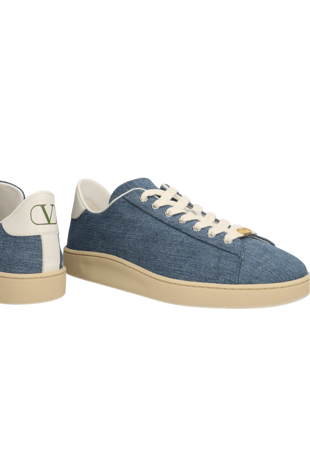 תמונת תקריב של נעלי סניקרס רויקו