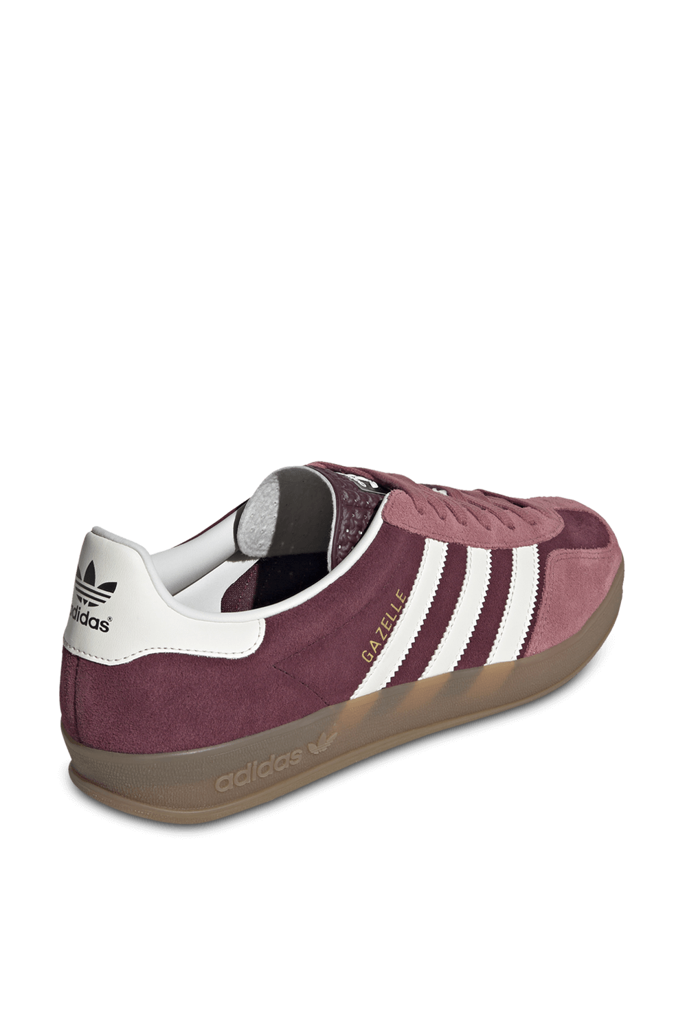 תמונת פנים של נעלי סניקרס גזל