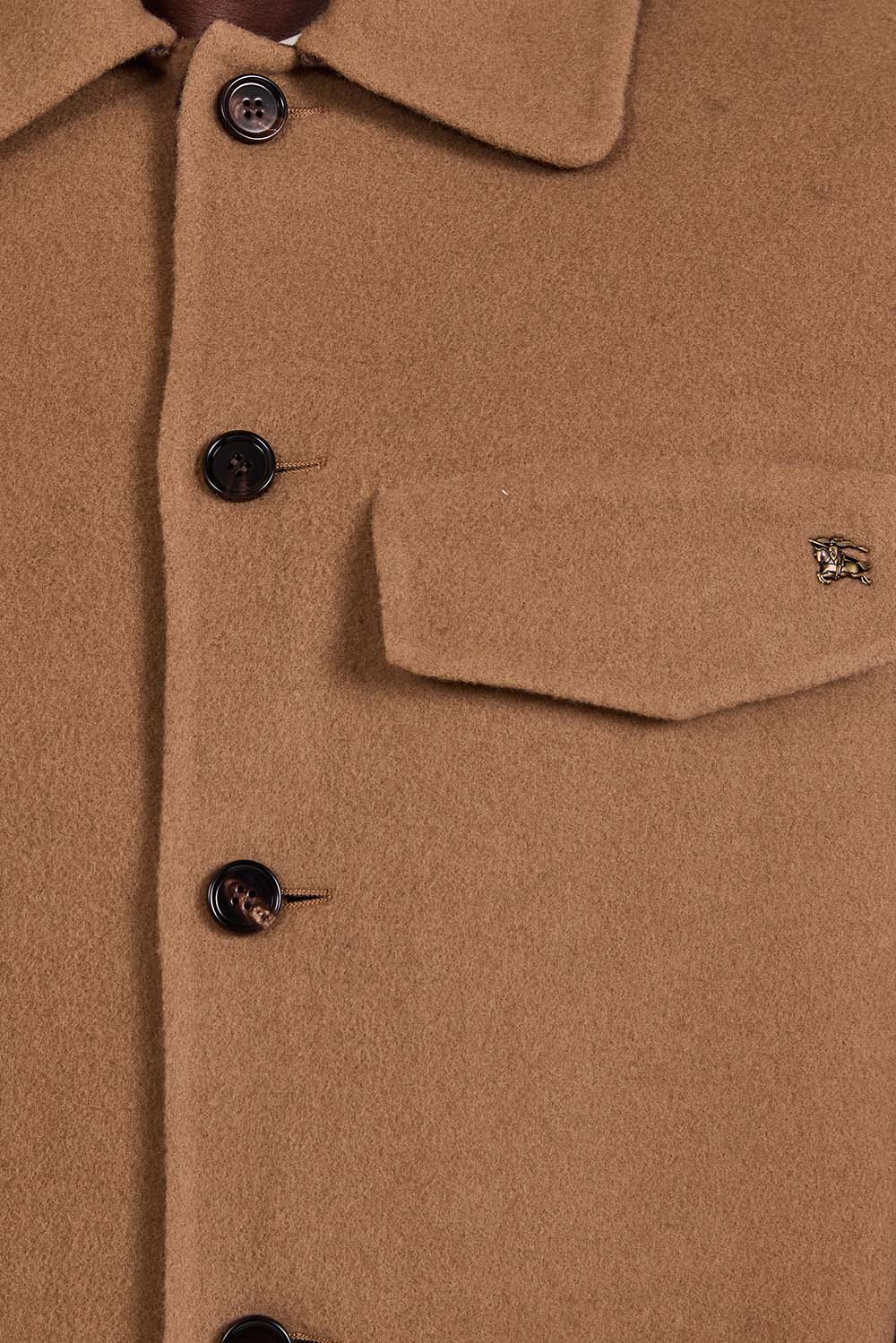 תמונת תקריב דוגמן של חולצת ז'קט