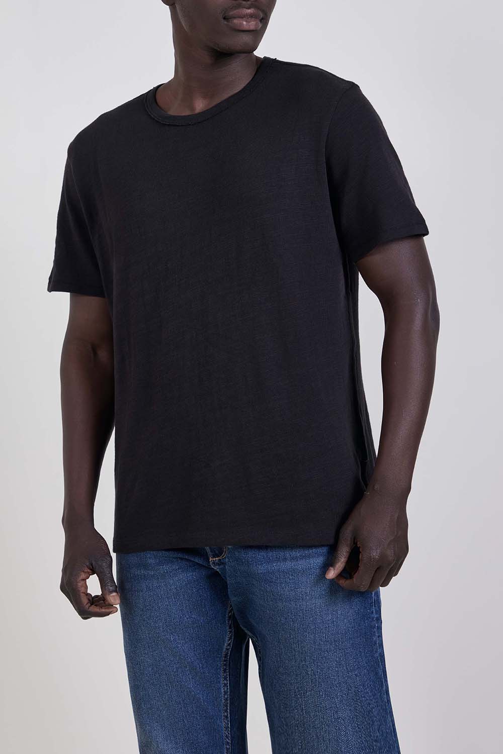 תמונת דוגמן קידמית של חולצת טי