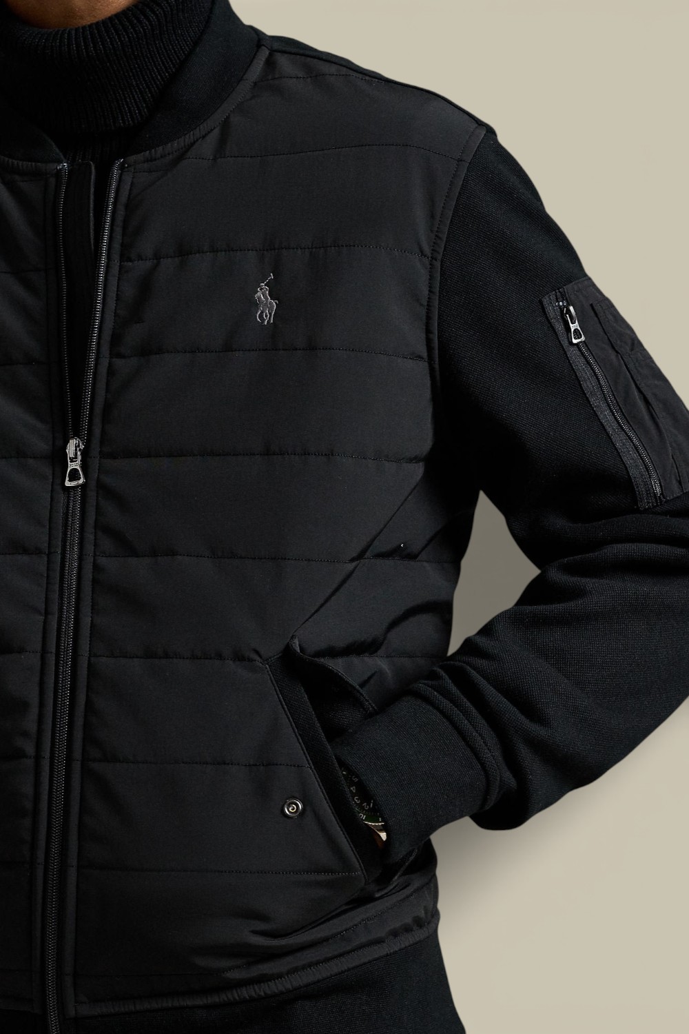 תמונת תקריב דוגמן של ז'קט בומבר