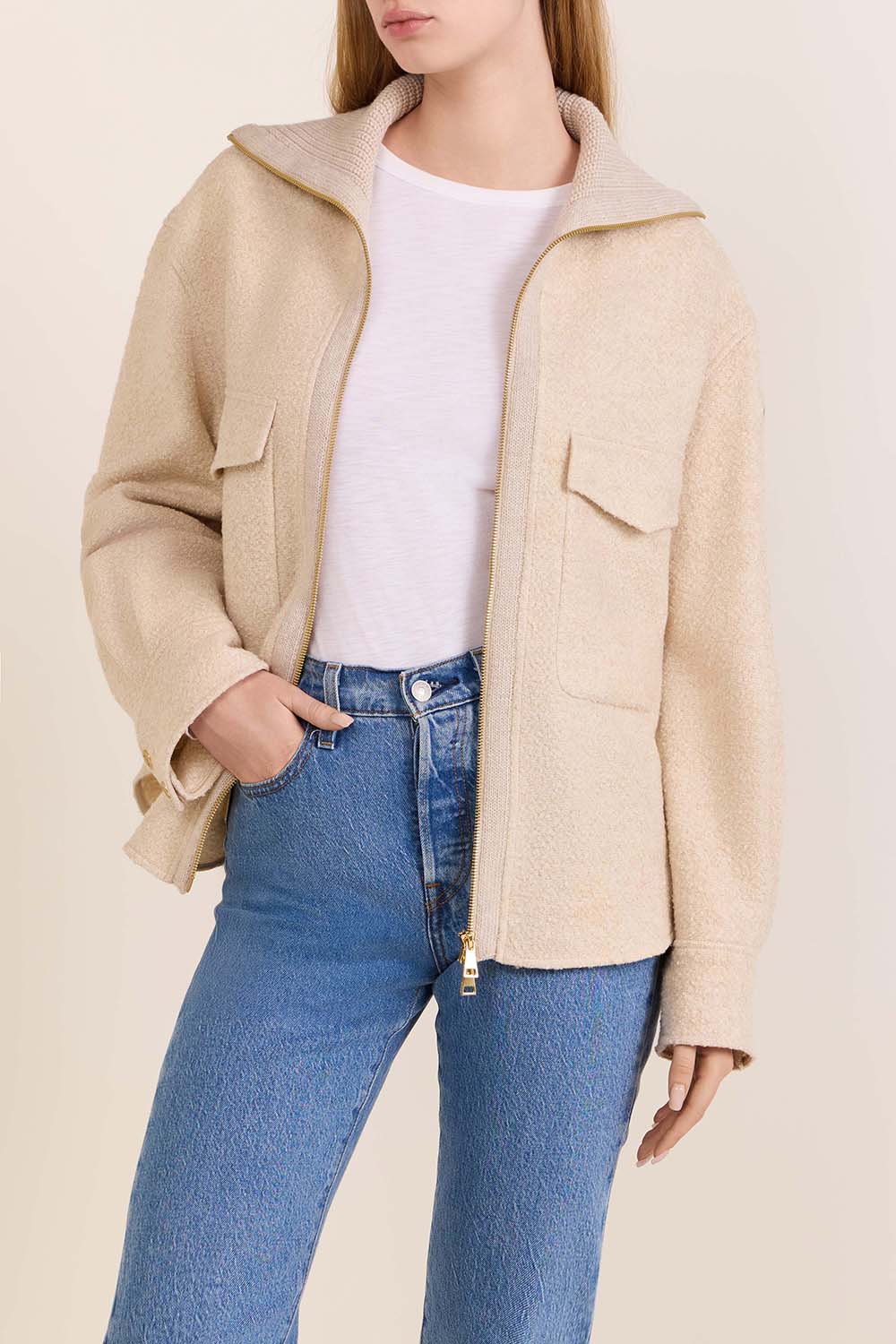 תמונת דוגמן קידמית של ז'קט בריפוד קל