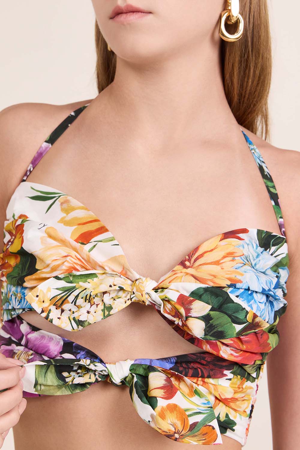 תמונת תקריב דוגמן של טופ פרחוני