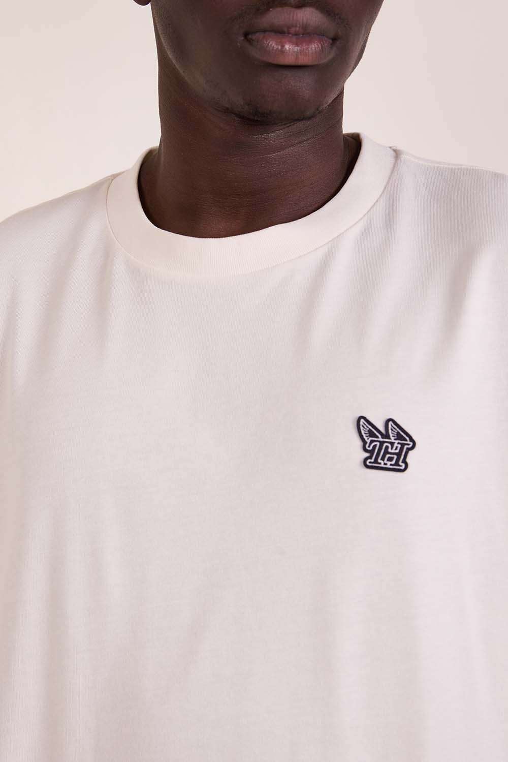 תמונת תקריב דוגמן של חולצת טי