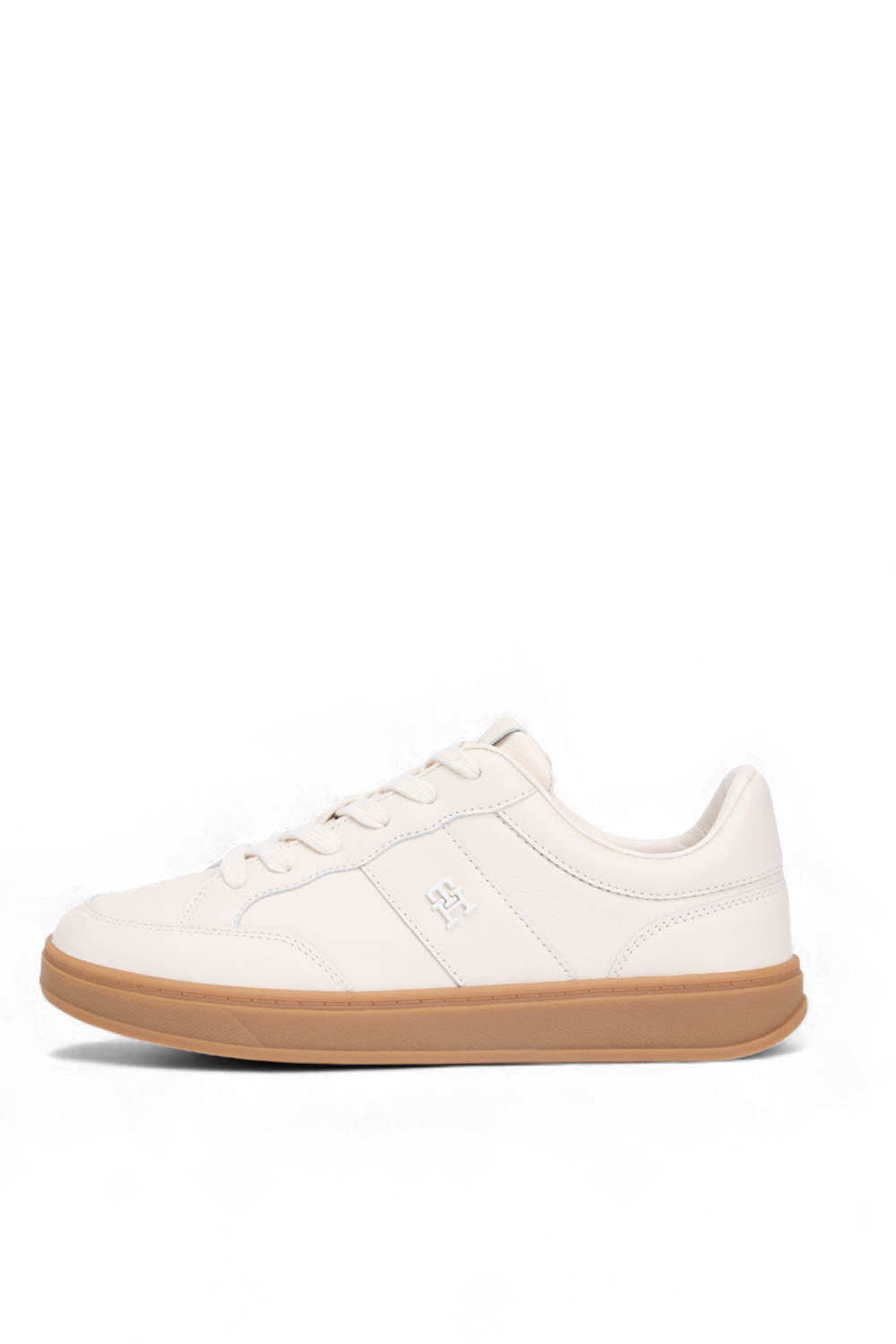 תמונה אחורית של נעלי סניקרס קורט