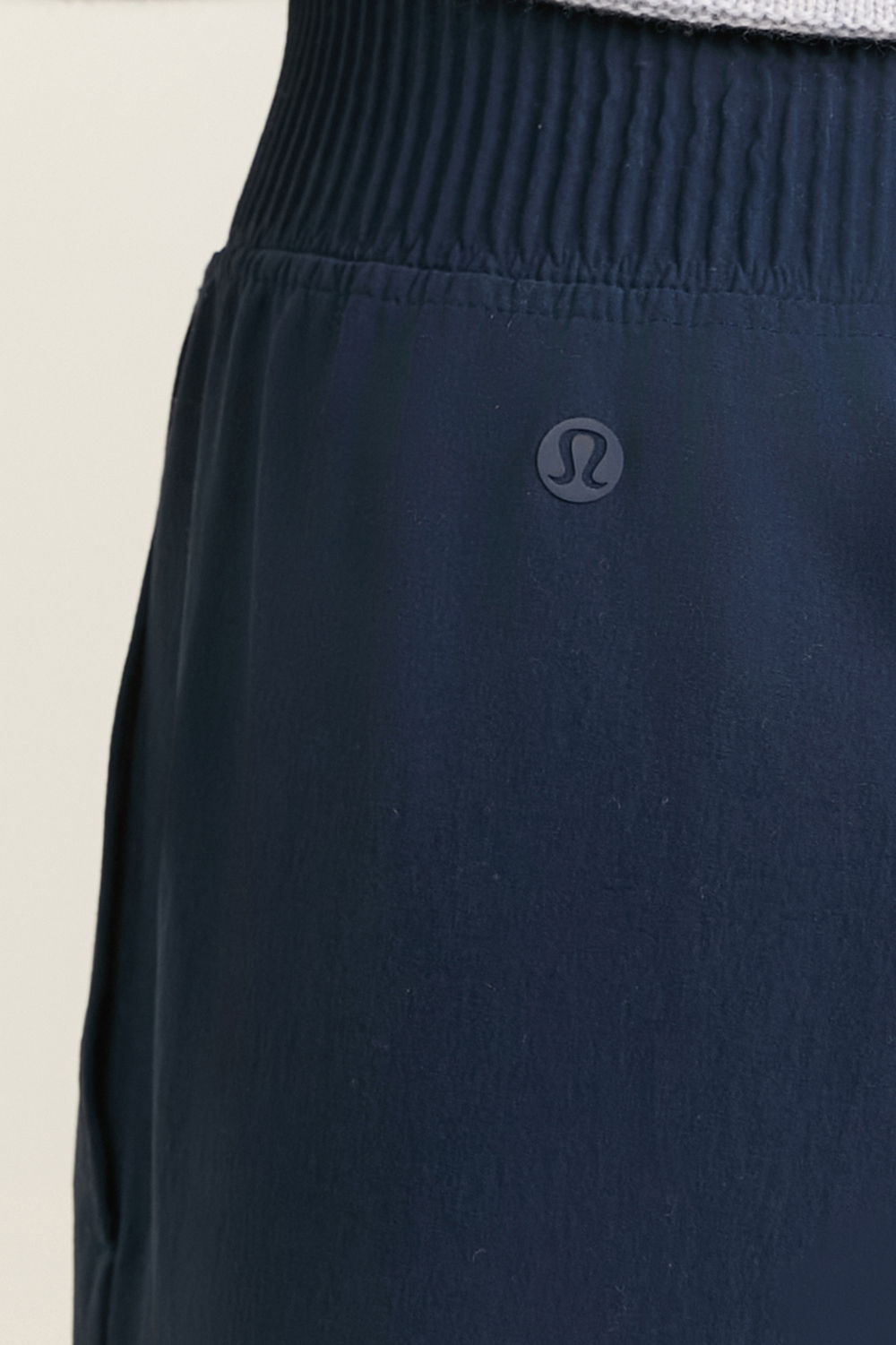 תמונת תקריב דוגמן של Stretch Woven Wide-Leg High-Rise Pant