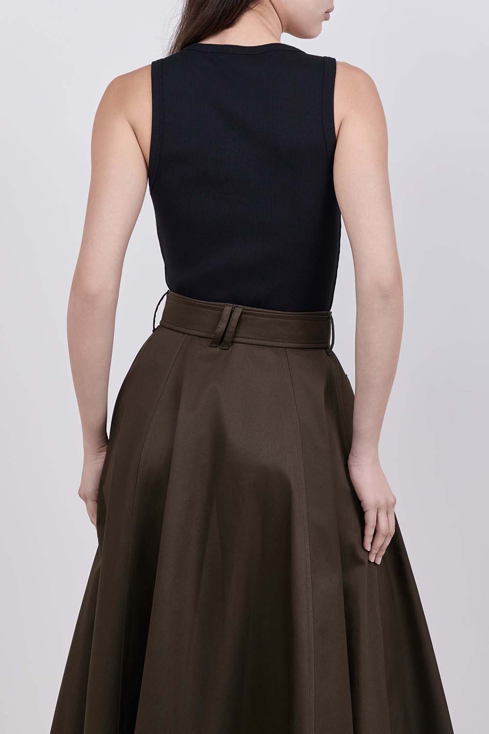 תמונת דוגמן אחורית של גופיית קשירה