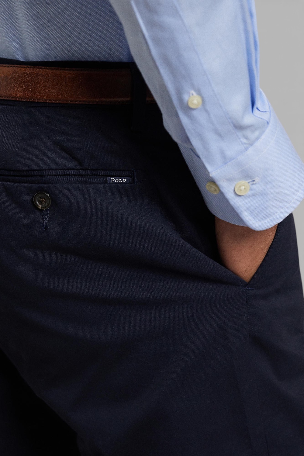 תמונת תקריב דוגמן של מכנסיים ארוכים