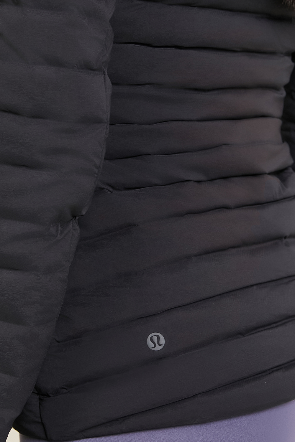 תמונת תקריב דוגמן של Pack It Down Jacket