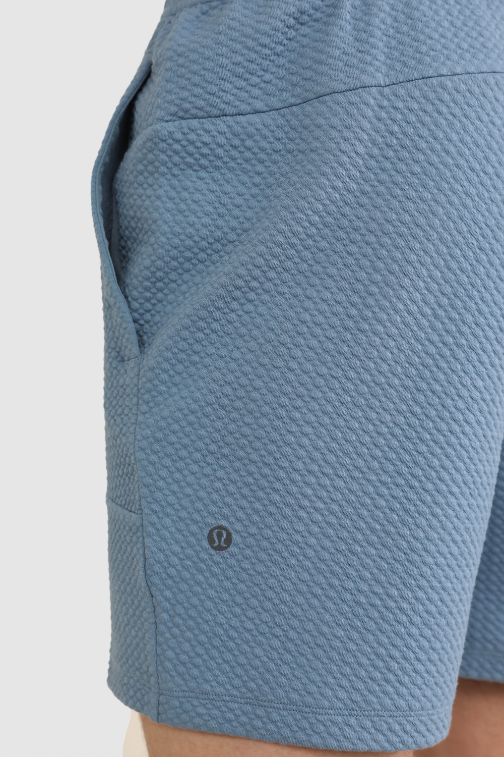 תמונת תקריב דוגמן של At ease short 7