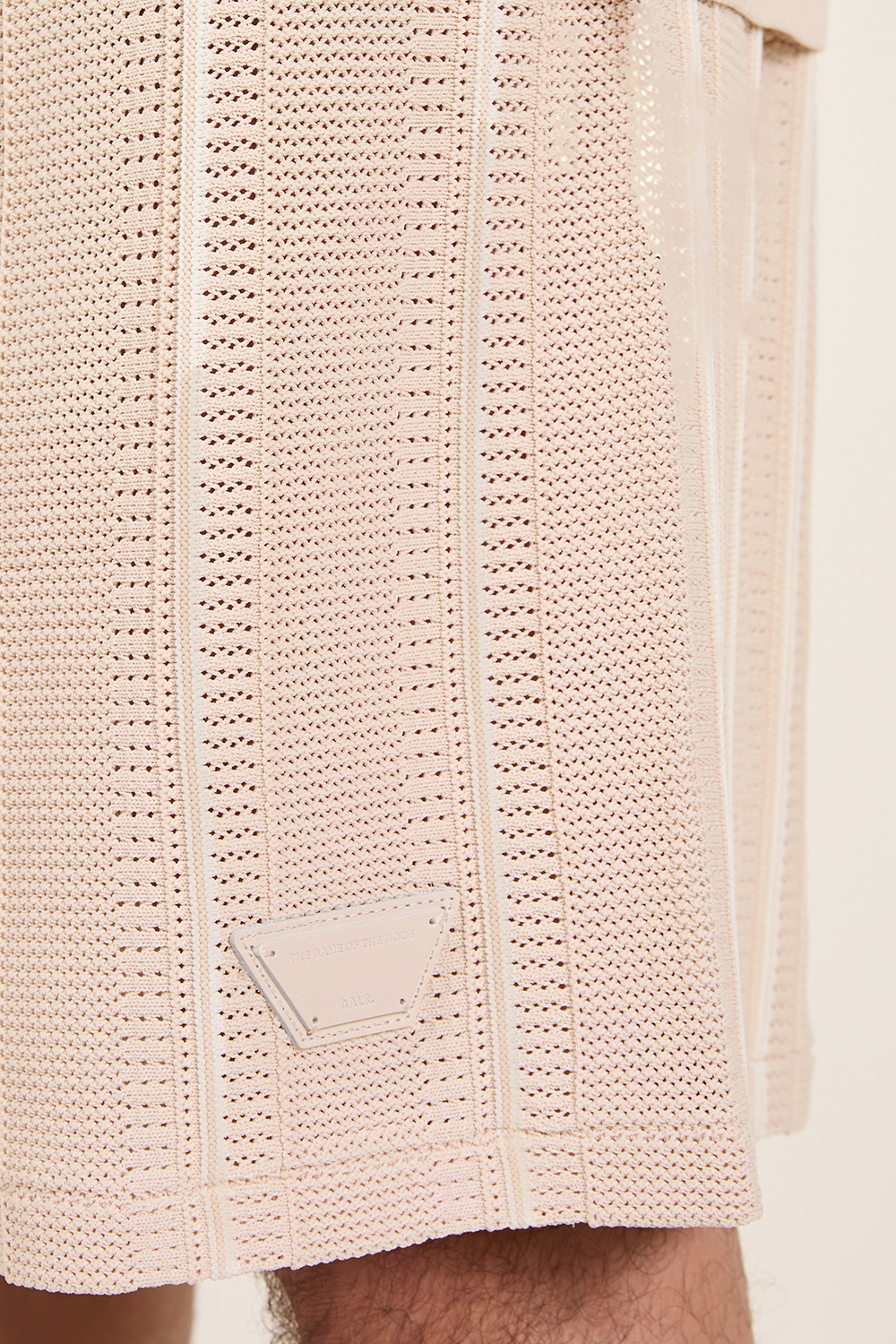 תמונת תקריב דוגמן של מכנסיים קצרים