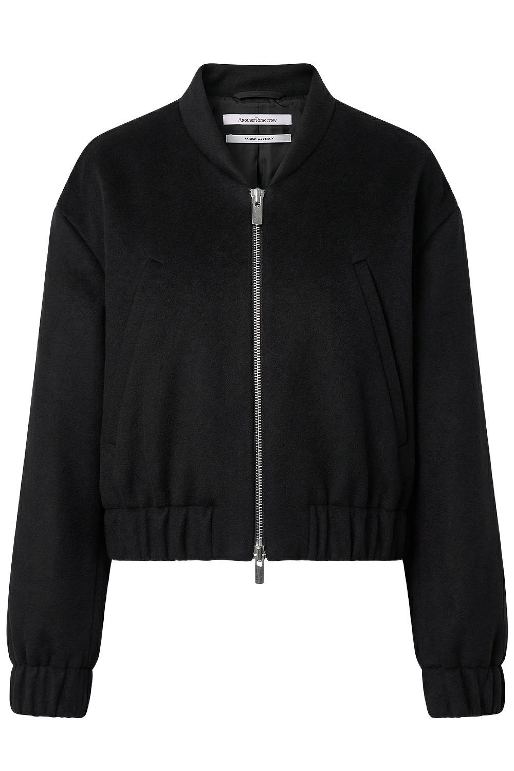 תמונה קידמית של ז'קט בומבר מצמר