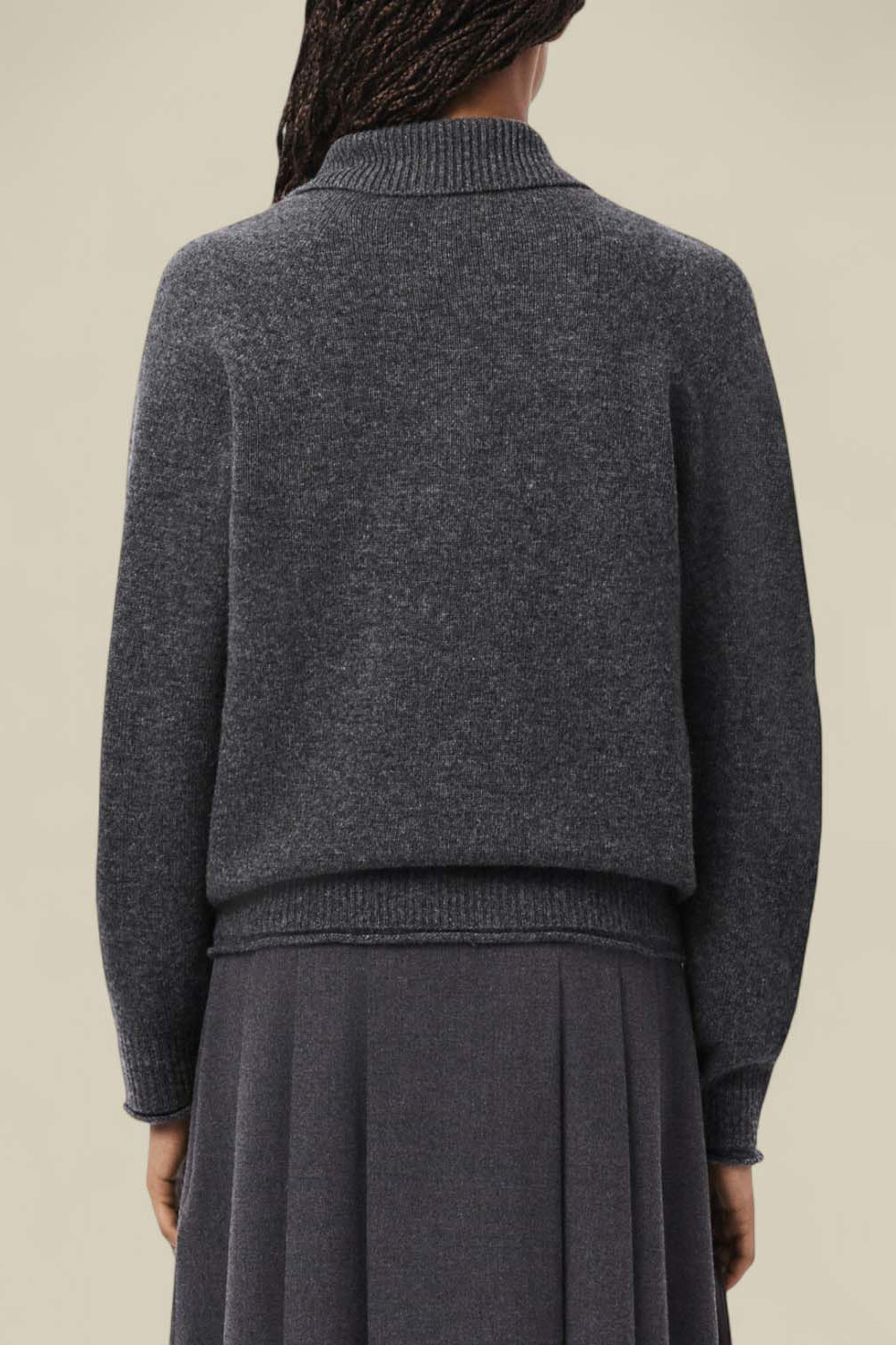 תמונת דוגמן אחורית של סריג צמר