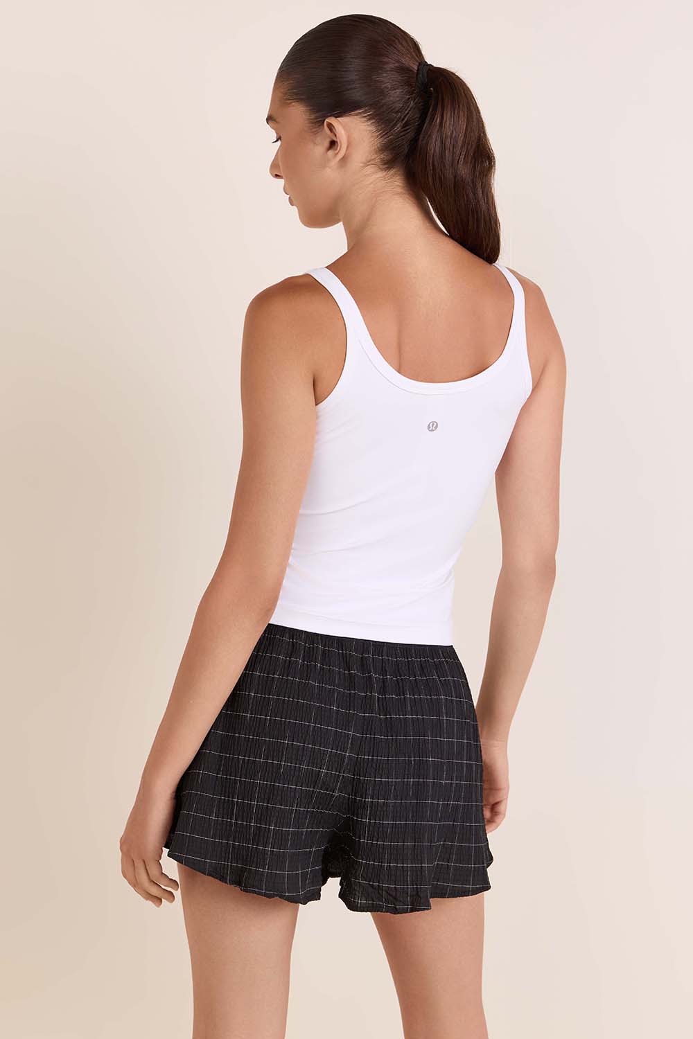 תמונת דוגמן אחורית של Align&trade; Scoop Waist-Length Tank