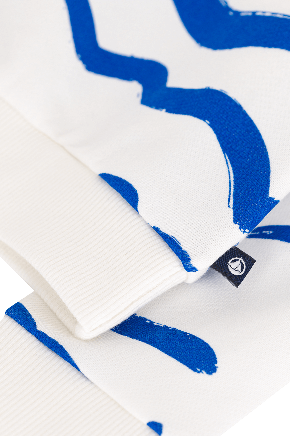 תמונת תקריב של סווטשירט קפוצ'ון - גילאי 18-36 חודשים