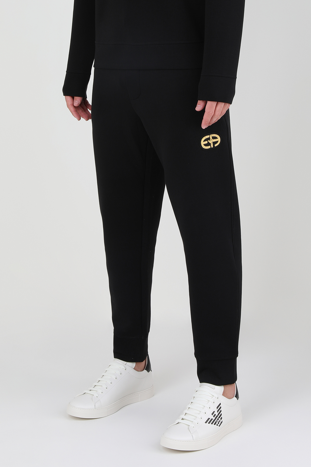 תמונת דוגמן קידמית של מכנסי טרנינג ארוכים