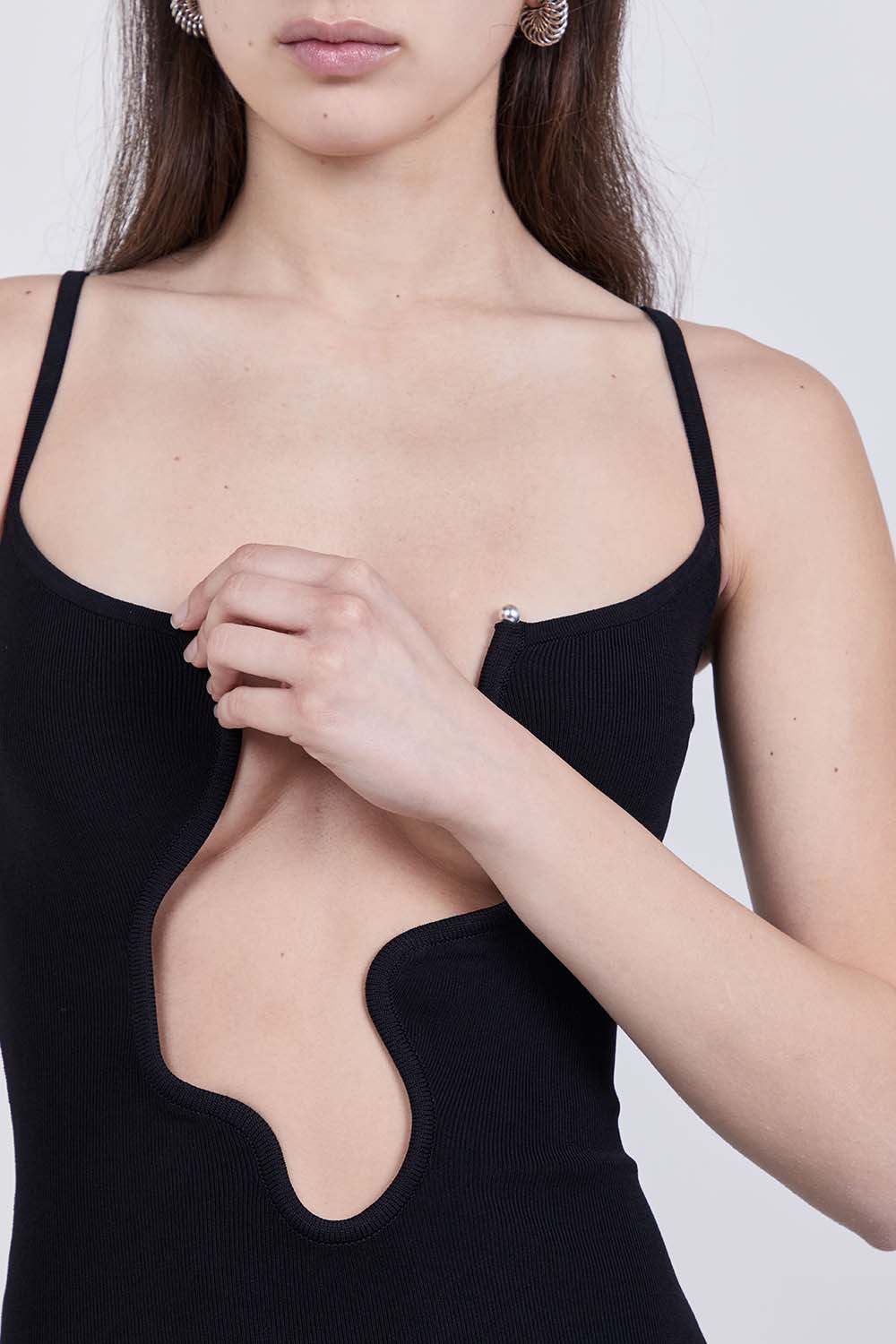 תמונת תקריב דוגמן של שמלת מקסי