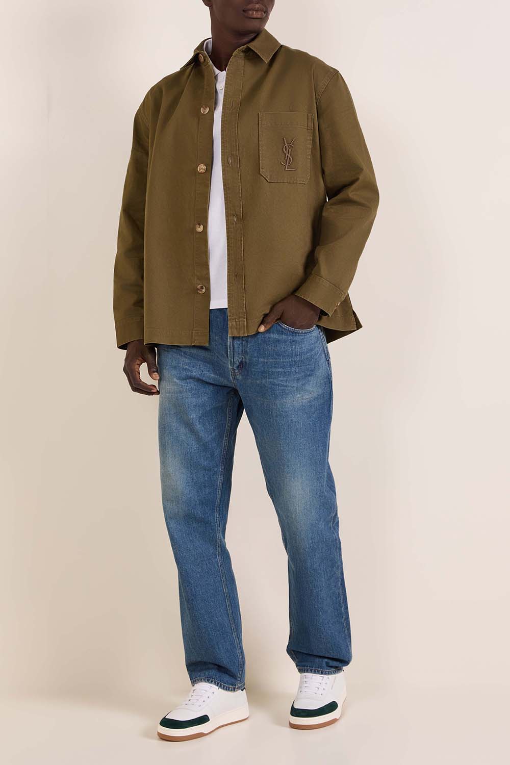 תמונת דוגמן קידמית של נעלי סניקרס