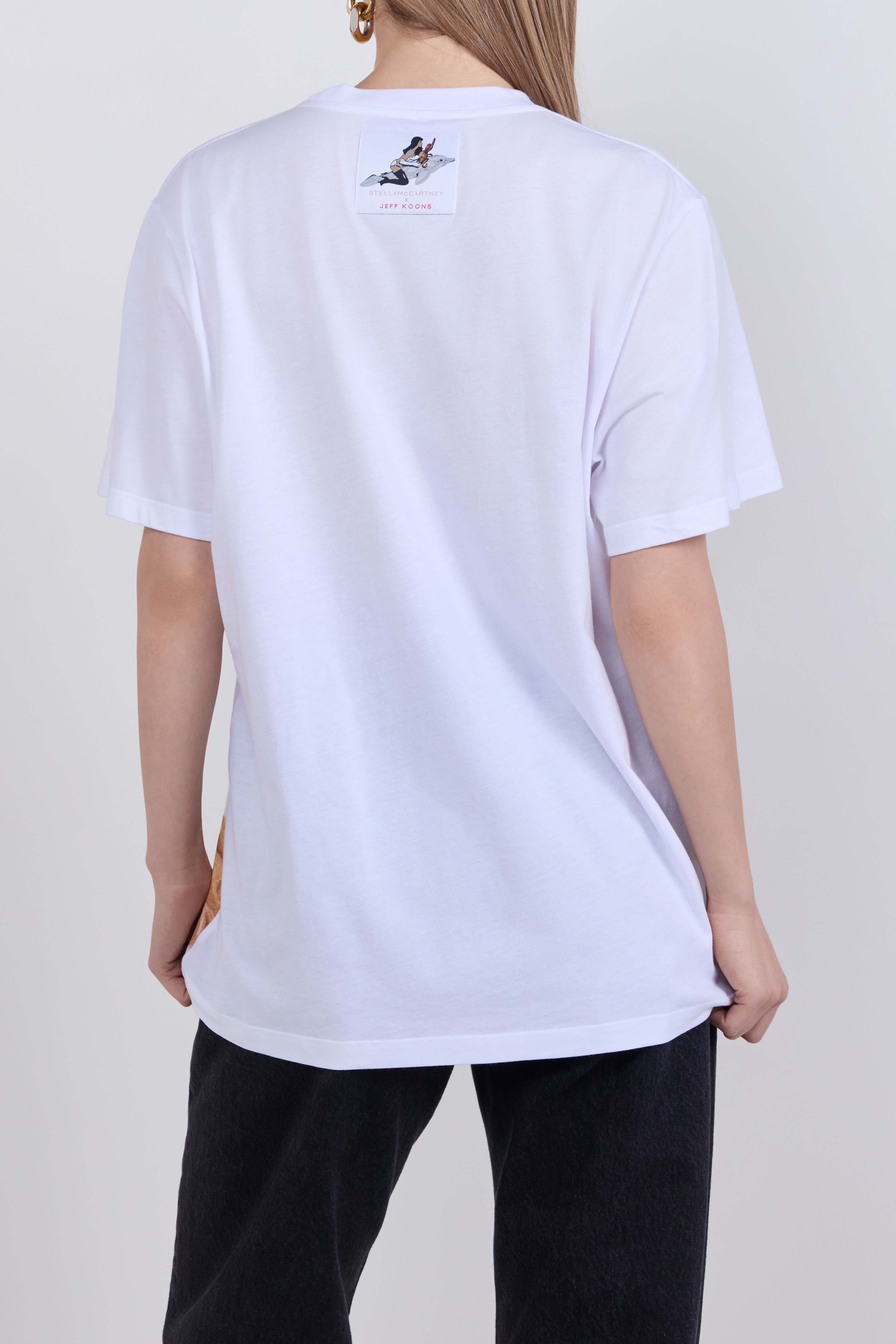 תמונת דוגמן אחורית של חולצת טי