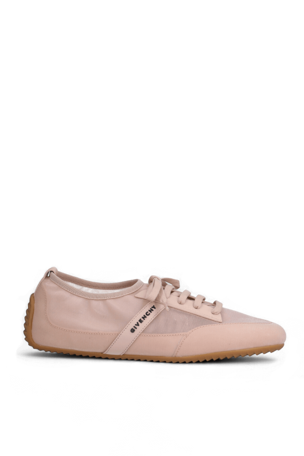 תמונה קידמית של נעלי סניקרס רשת