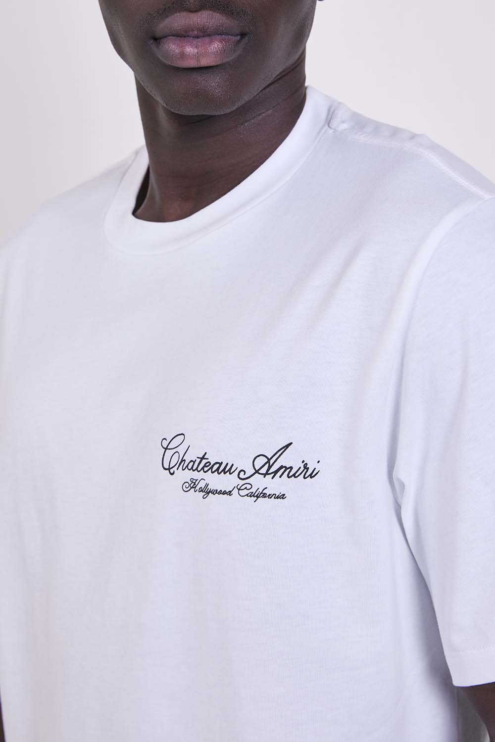 תמונת תקריב דוגמן של חולצת טי בגזרה משוחררת