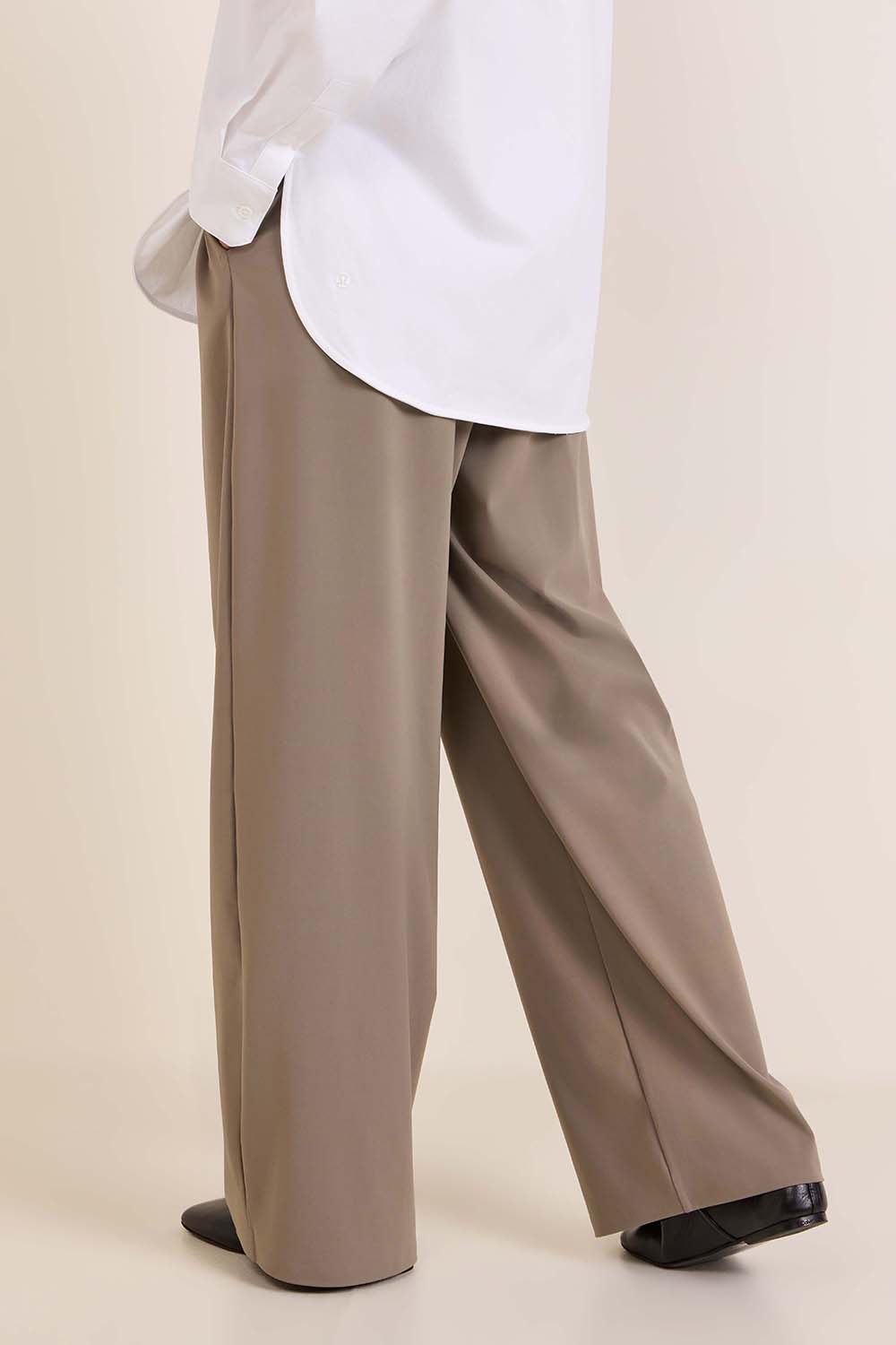 תמונת דוגמן אחורית של Daydrift High-Rise Tapered Trouser *Regular