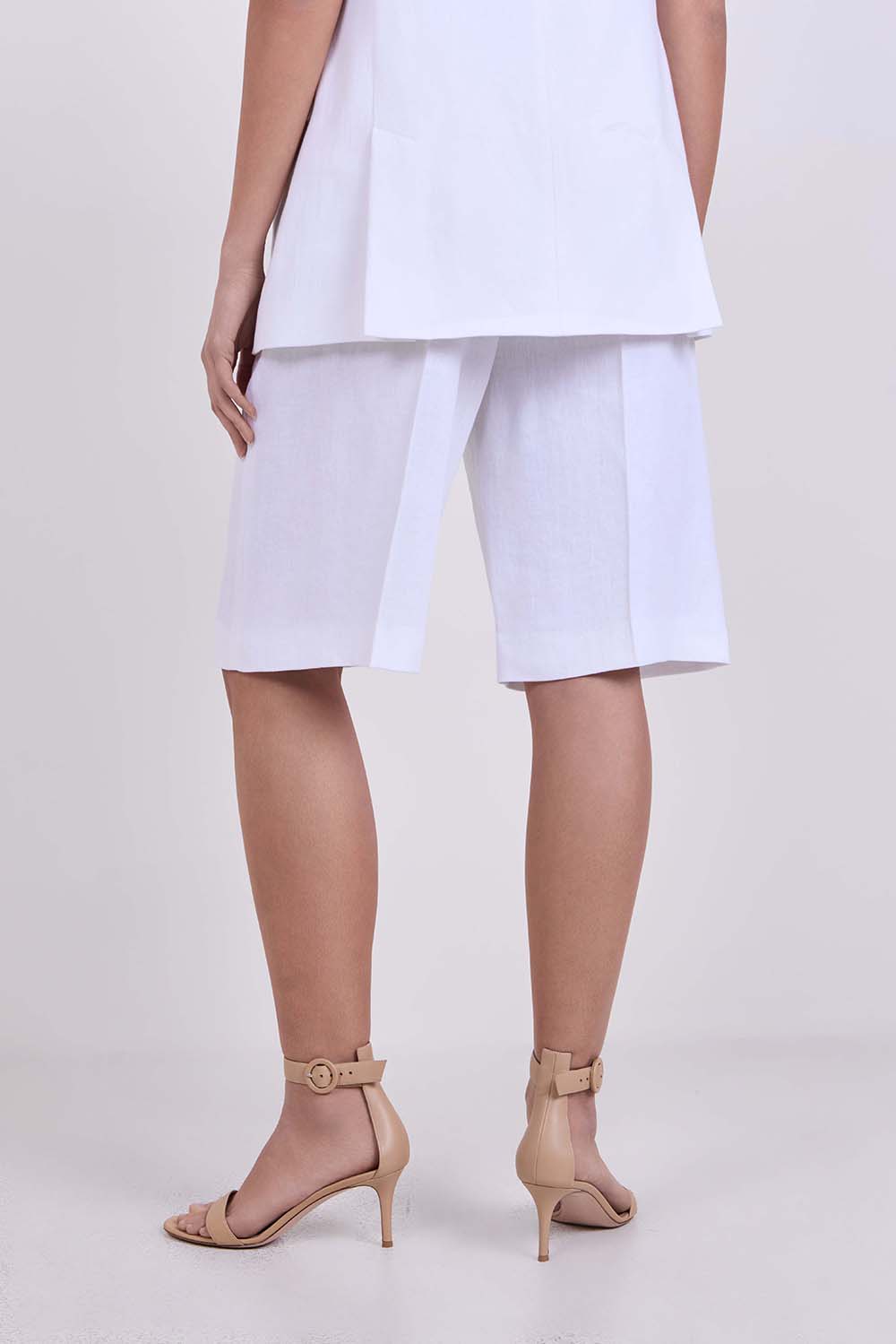 תמונת דוגמן אחורית של מכנסיים מחוייטים פשתן