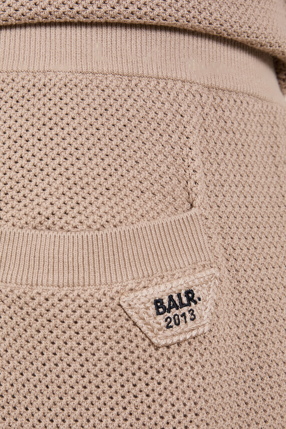 סט מכנסיים קצרים וחולצת טי