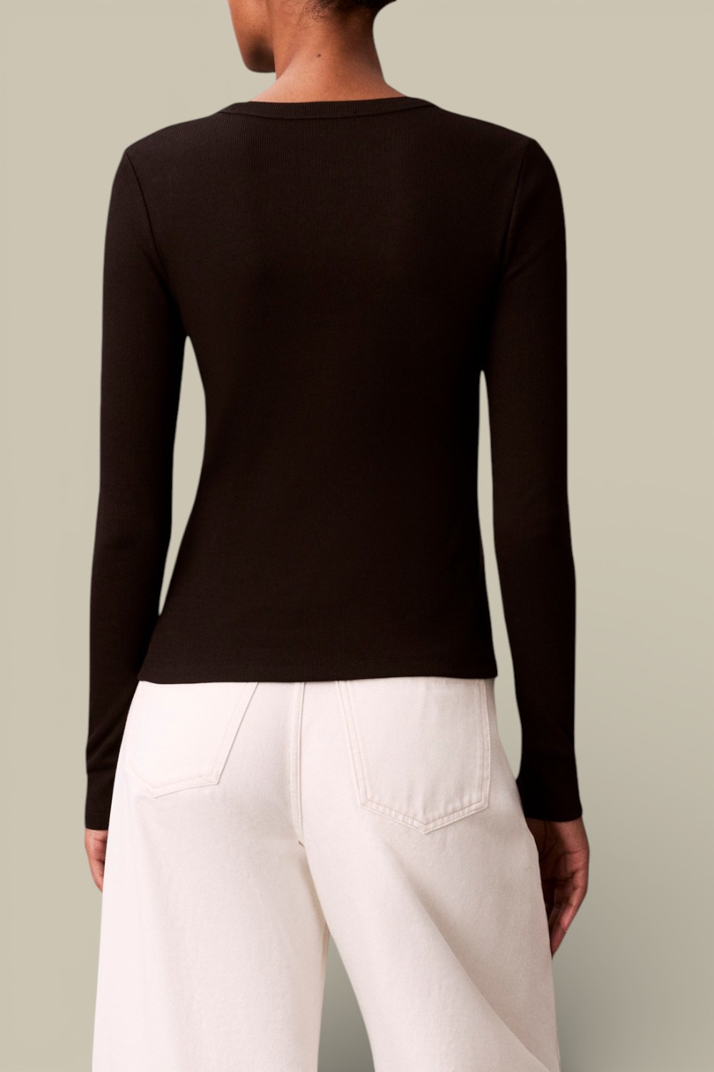 תמונת דוגמן אחורית של חולצת טי שרוול ארוך