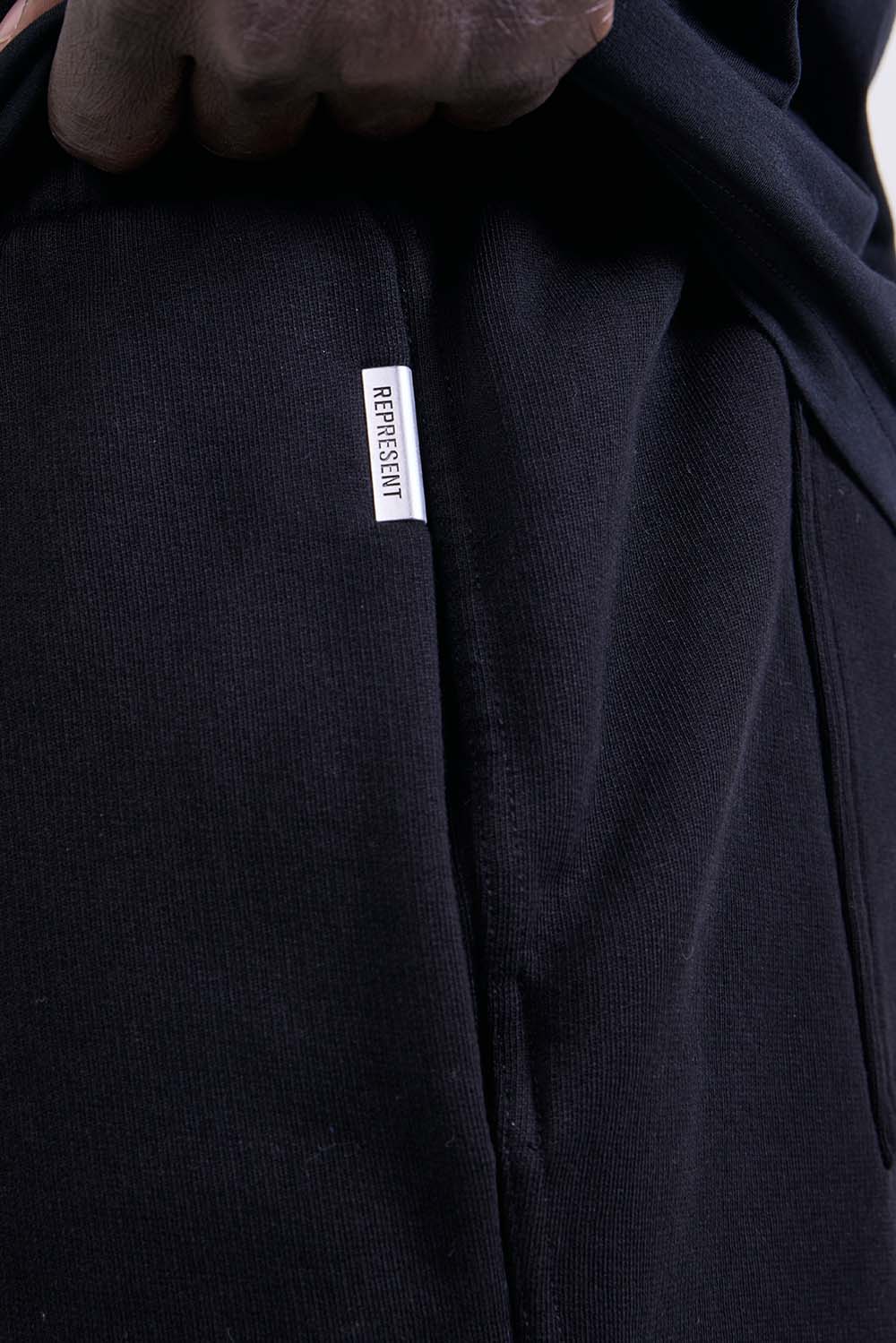 מכנסי ג'וגר קצרים