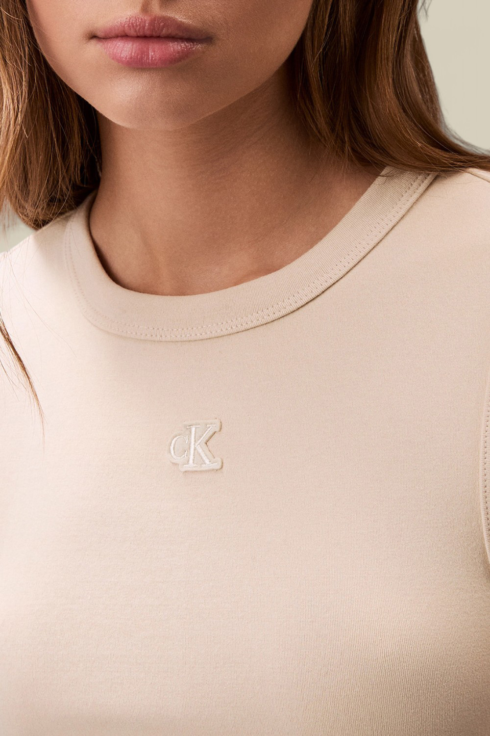 תמונת תקריב דוגמן של שמלת מידי