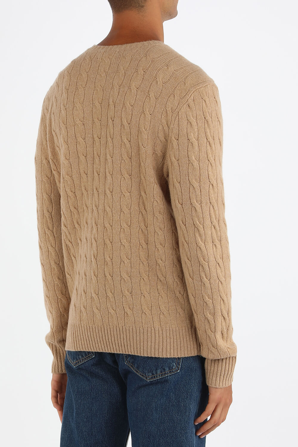 תמונת דוגמן אחורית של Cable-Knit Cotton Sweater in Camel