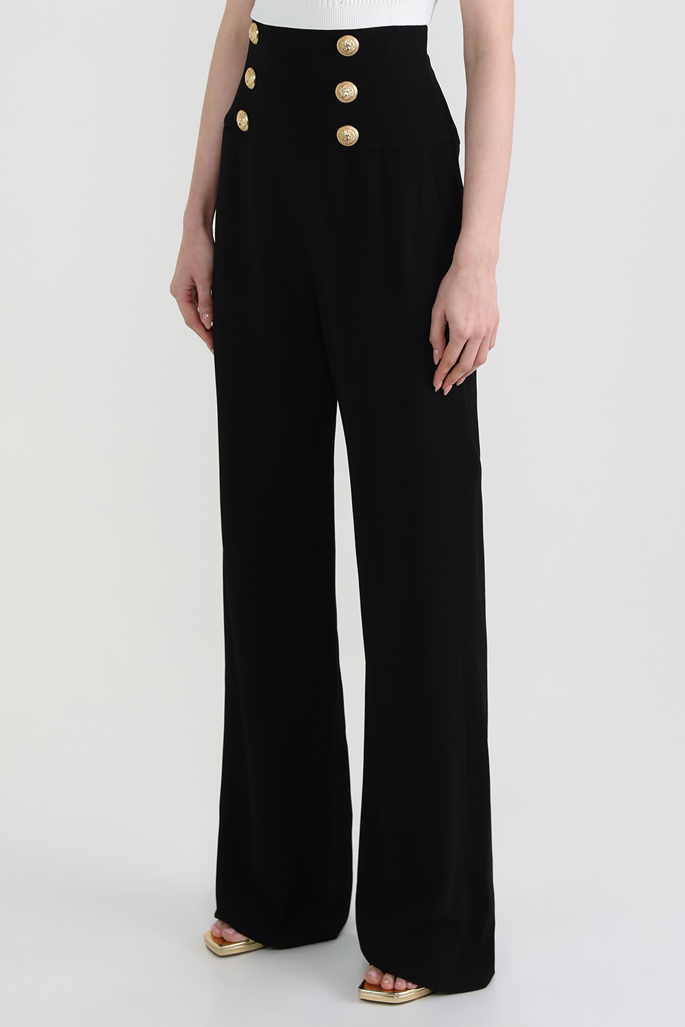 תמונת דוגמן קידמית של מכנסיים ארוכים בגזרה גבוהה