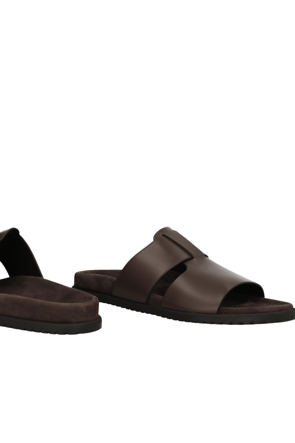 תמונת תקריב של כפכפי סלייד עור