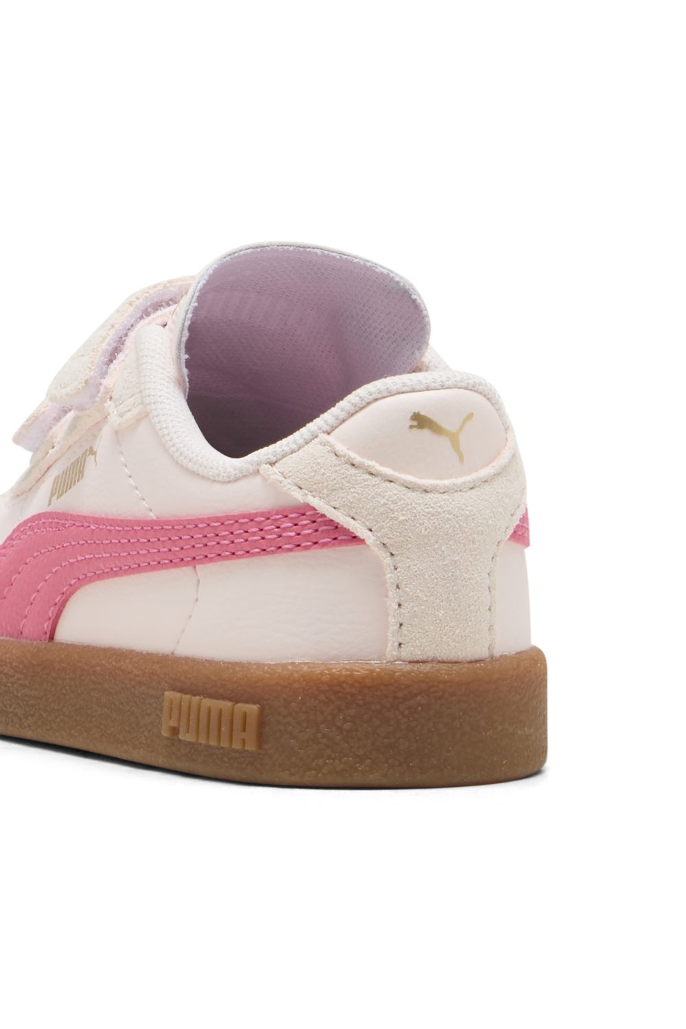 תמונת פנים של נעלי סניקרס