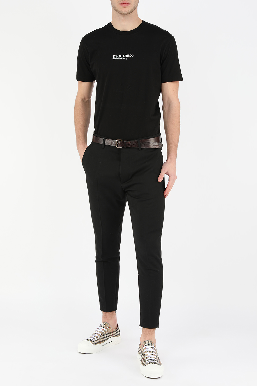 תמונת דוגמן קידמית של חגורה קלאסית עם אבזם מטאלי מוזהב בגוון שחור