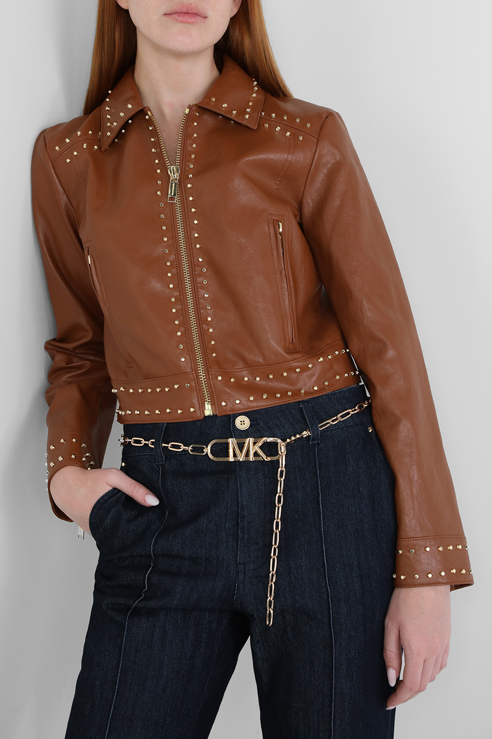 תמונת דוגמן קידמית של ז'קט עור קרופ משובץ