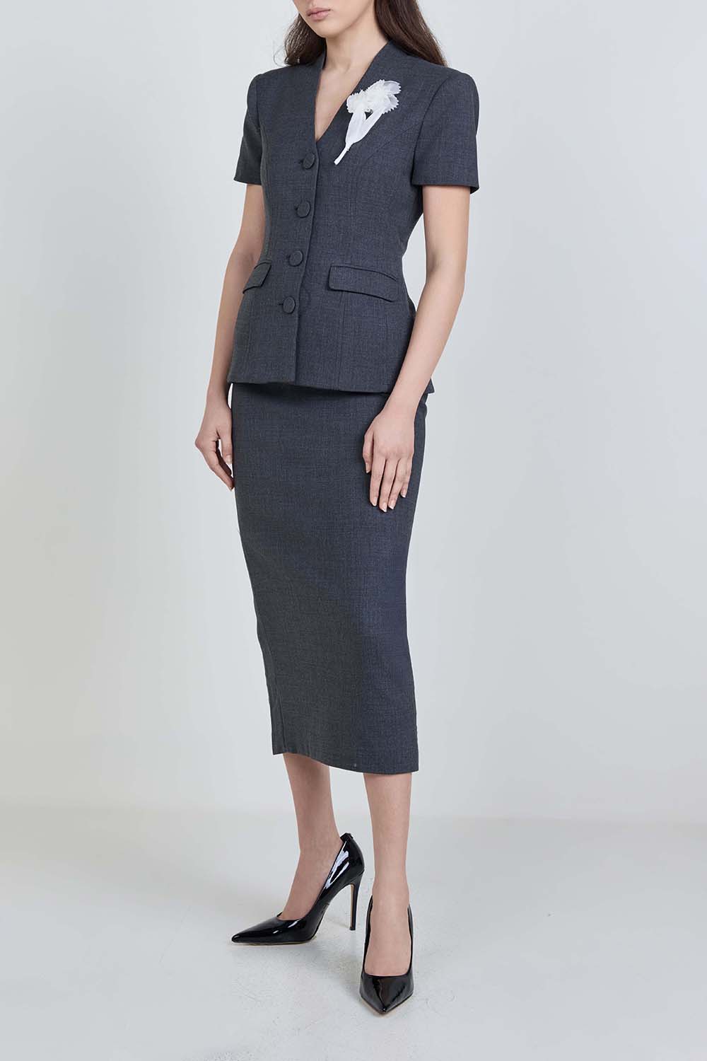 תמונת דוגמן קידמית של שמלת מידי מחויטת