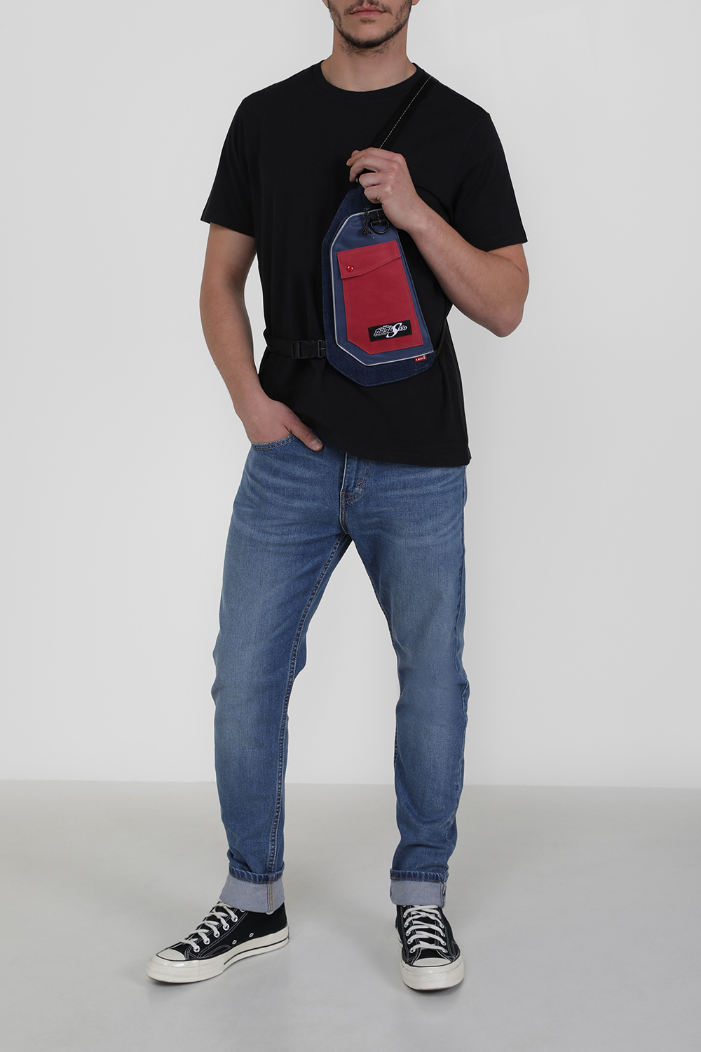 תמונת דוגמן קידמית של ליוויס X גנדאם תיק פאוץ'