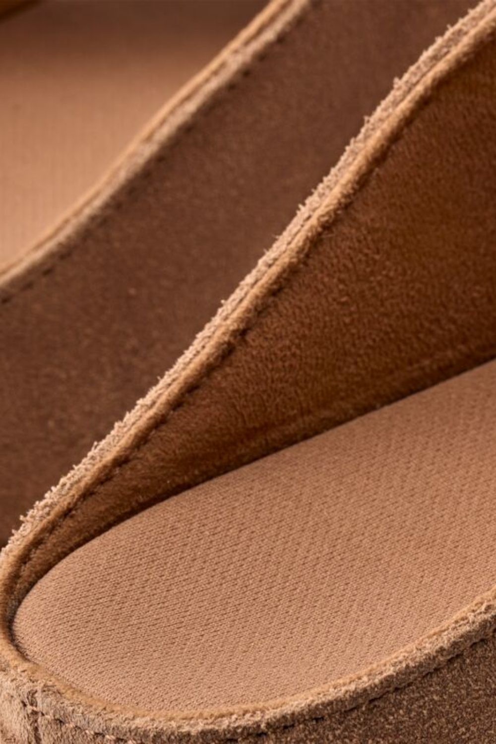 תמונת פנים של כפכפי גולדנסטאר היי קאט אאוט