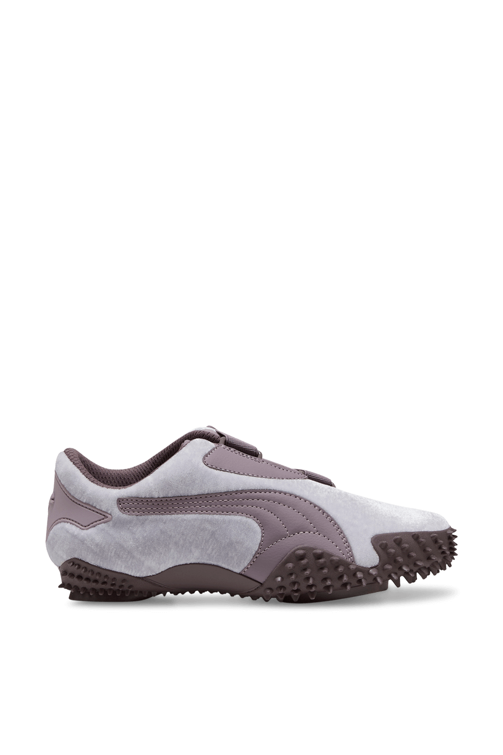 תמונה קידמית של נעלי סניקרס מוסטרו