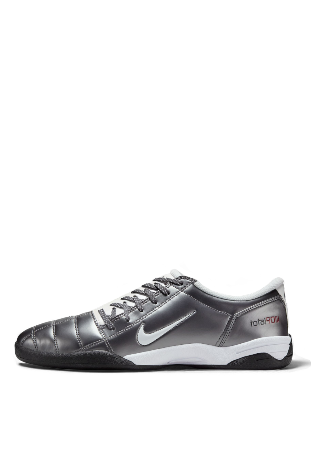 תמונת תקריב של נעלי סניקרס טוטאל 90