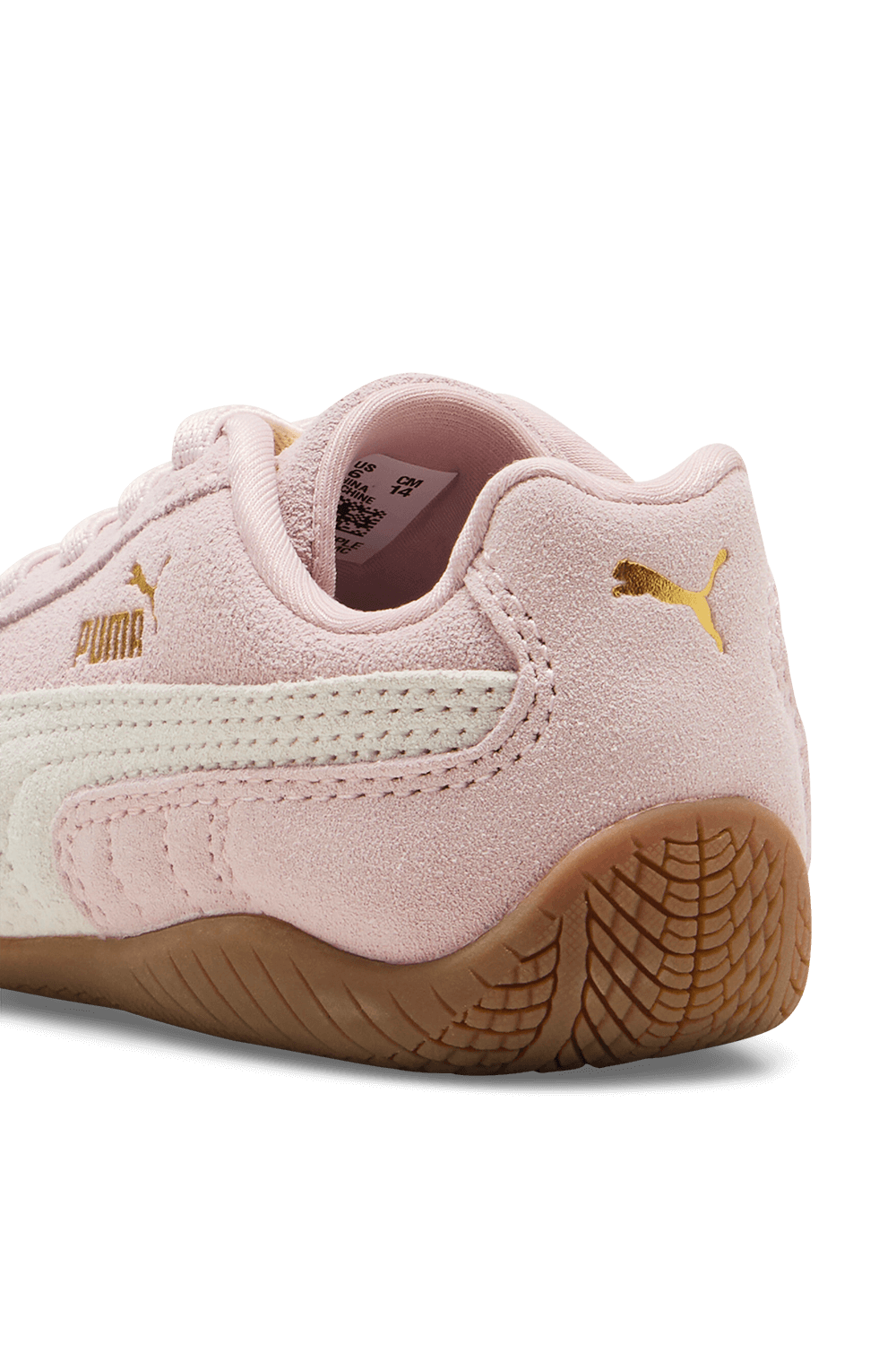 תמונת תקריב של נעלי סניקרס ספידקאט