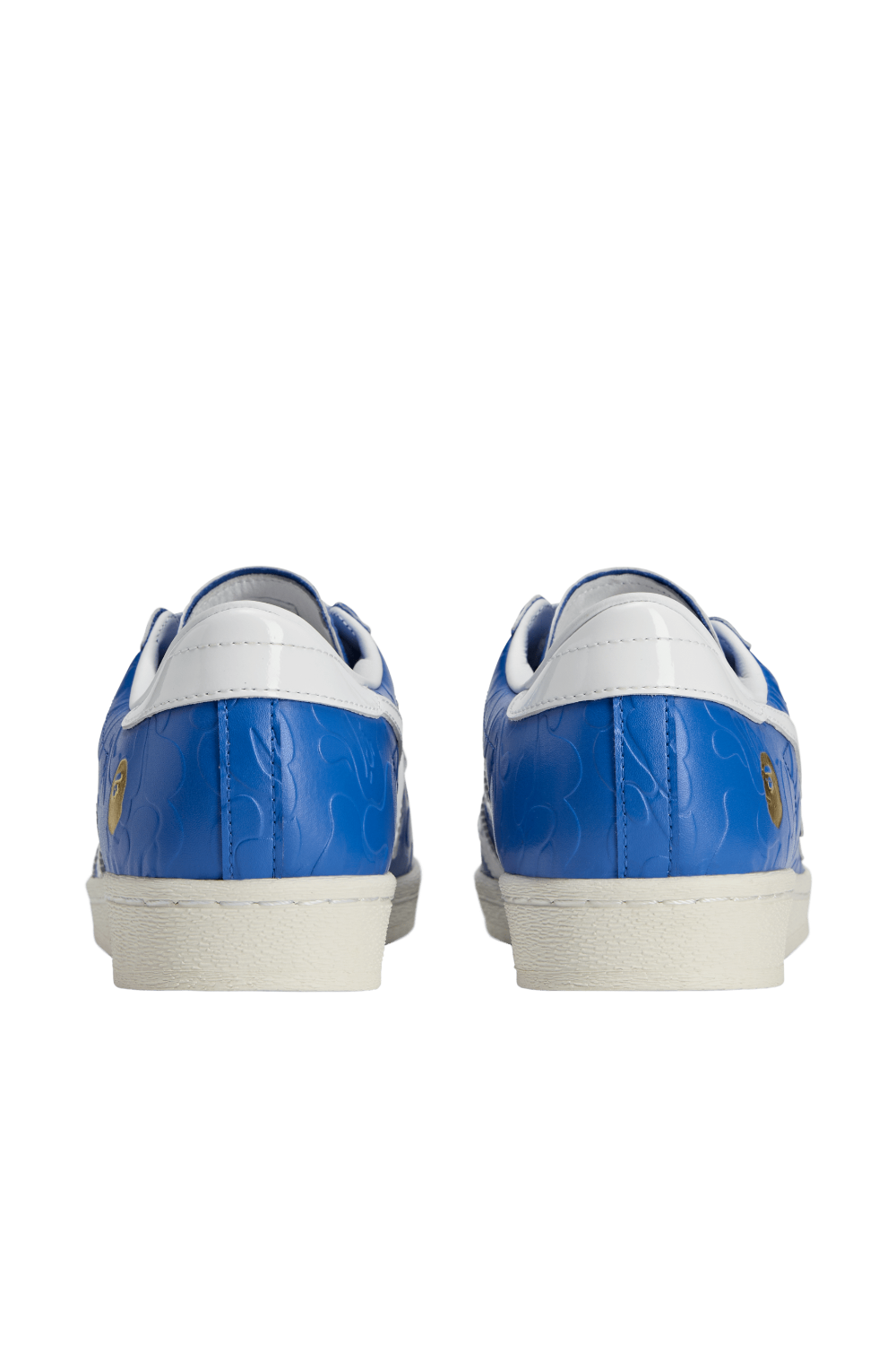 תמונת תקריב של אדידס X ביאפ נעלי סניקרס סופרסטאר וינטג'