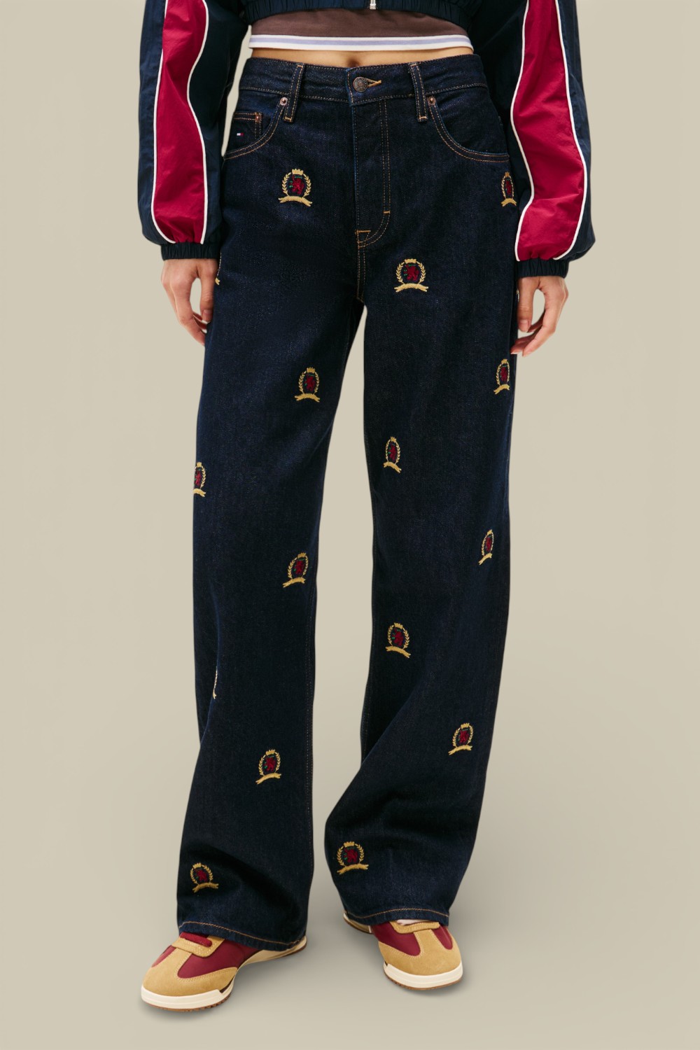 תמונת דוגמן קידמית של מכנסי ג'ינס מעוצבים