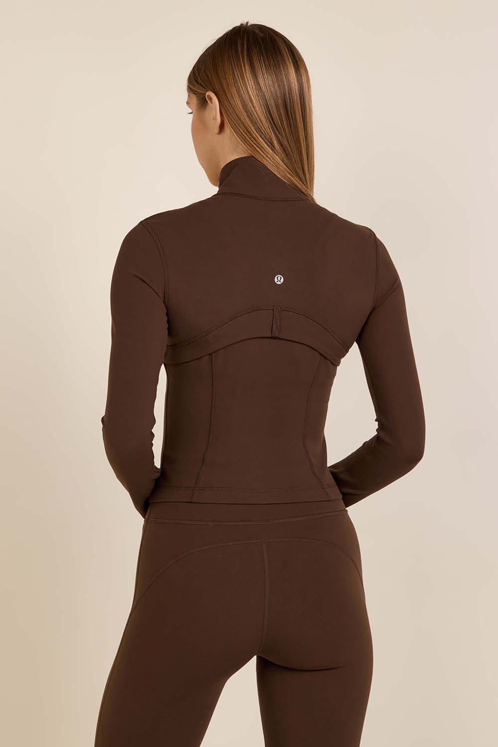 תמונת דוגמן אחורית של Define Cropped Jacket Nulu